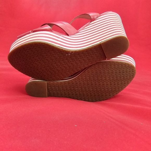 Michael Kors red patent leather striped wedge platform sandal - Picture 5 of 5